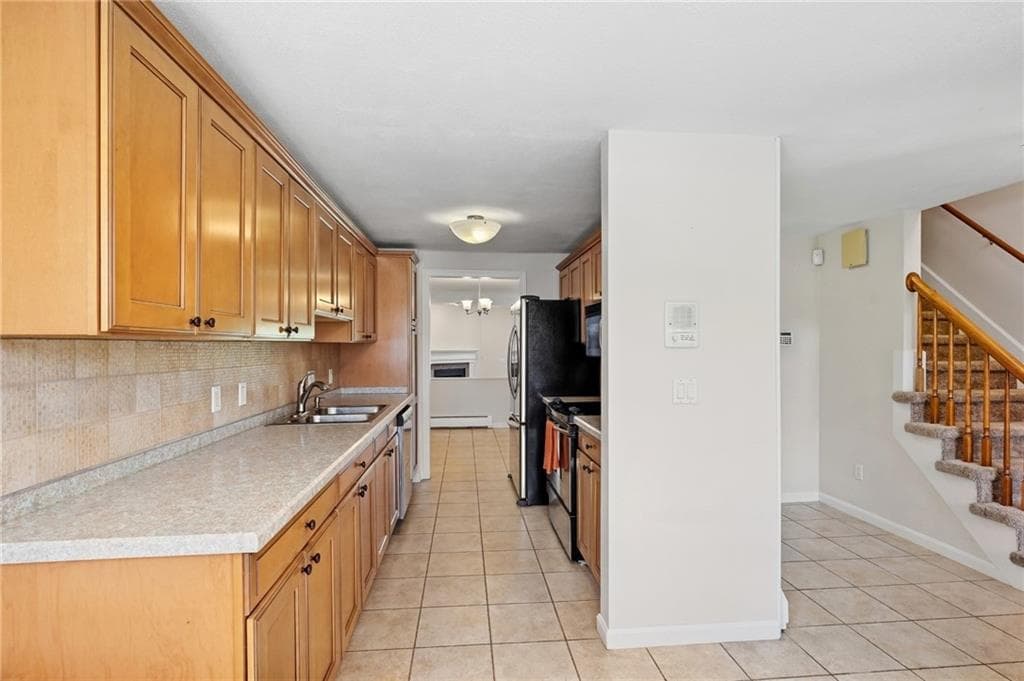 Condominium at 60 Saddle Green UNIT B, North Providence, photo 5 of 34