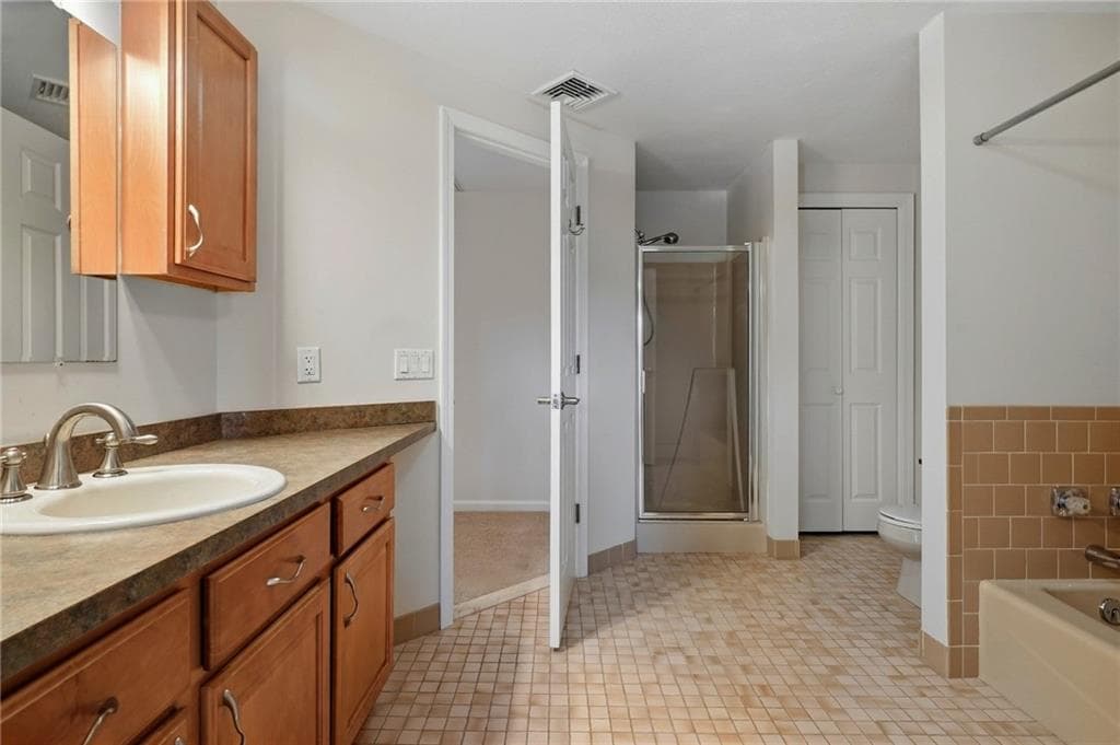 Condominium at 60 Saddle Green UNIT B, North Providence, photo 24 of 34