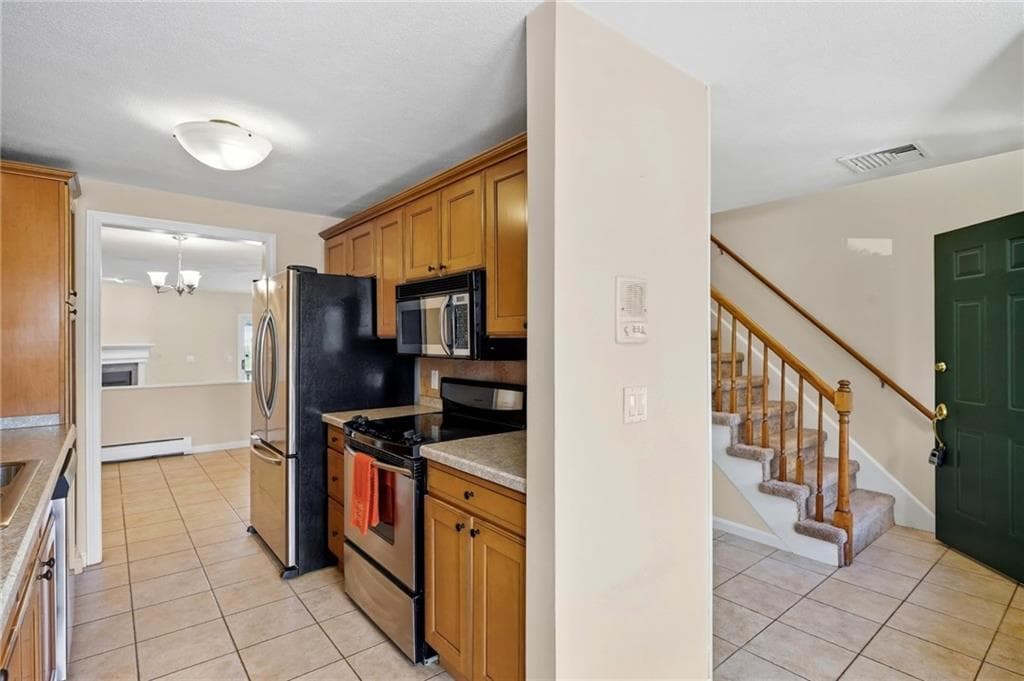 Condominium at 60 Saddle Green UNIT B, North Providence, photo 4 of 34