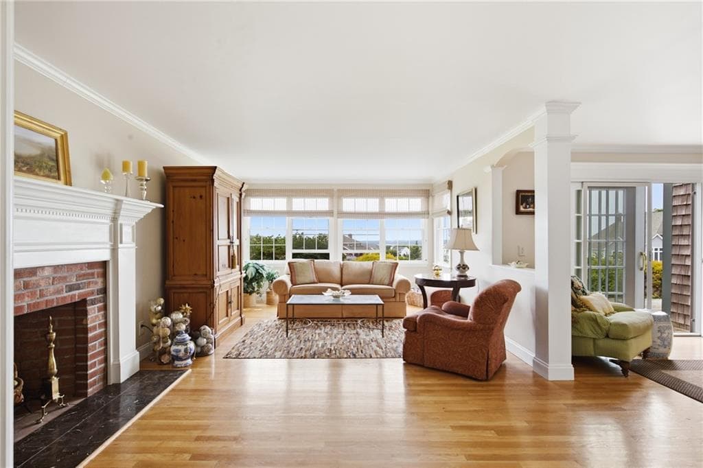 Single Family Residence at 121 King Charles Drive, Portsmouth, photo 3 of 50
