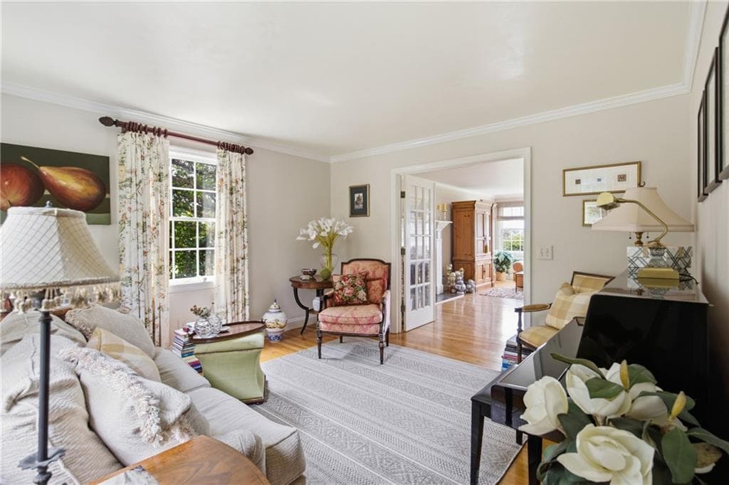 Single Family Residence at 121 King Charles Drive, Portsmouth, photo 10 of 50