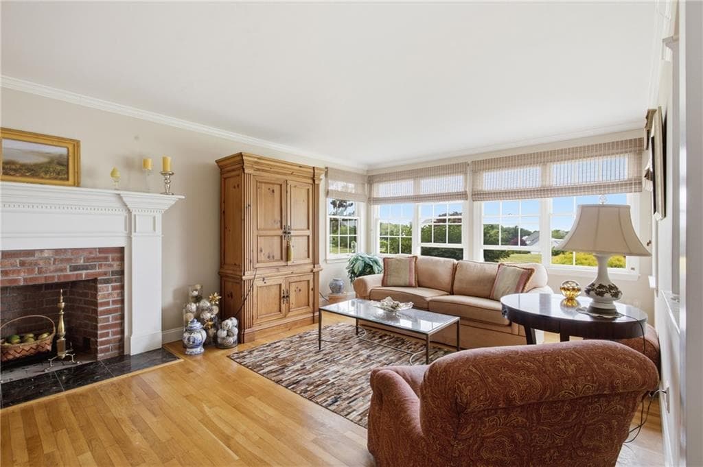 Single Family Residence at 121 King Charles Drive, Portsmouth, photo 15 of 50