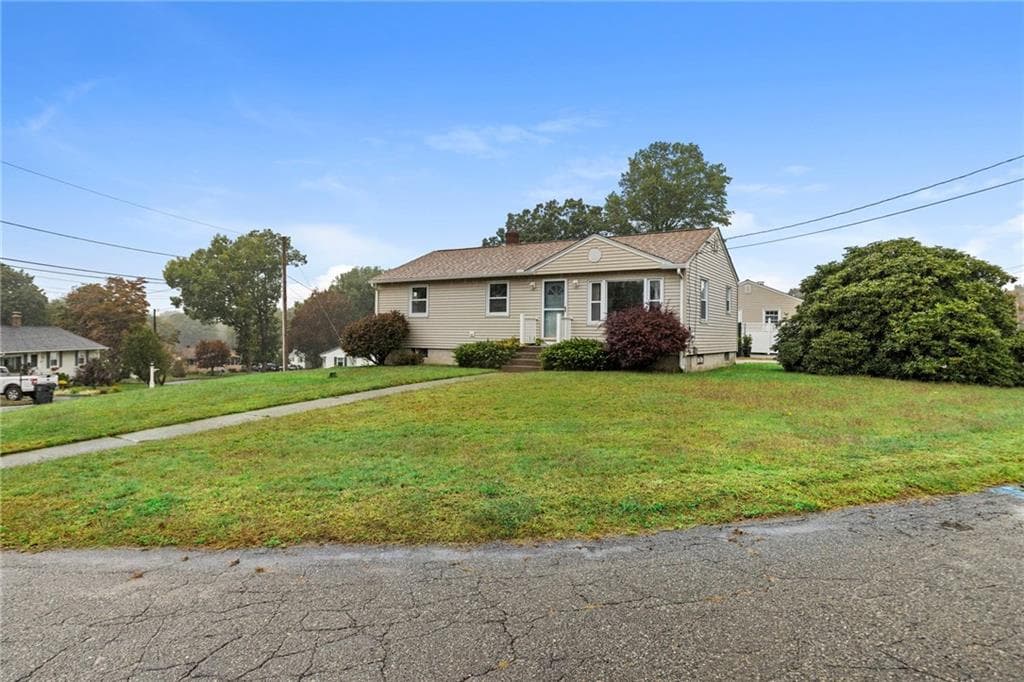 Single Family Residence at 53 Fairgreen Drive, West Warwick, photo 32 of 37