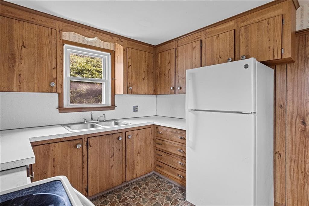 Single Family Residence at 53 Fairgreen Drive, West Warwick, photo 11 of 37