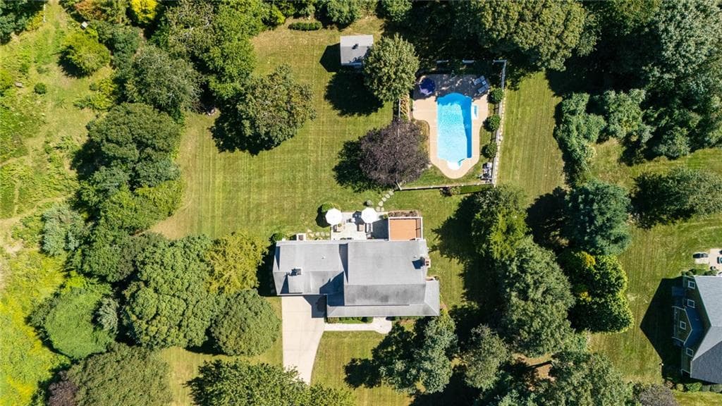 Single Family Residence at 27 Bud Browning Circle, South Kingstown, photo 2 of 50