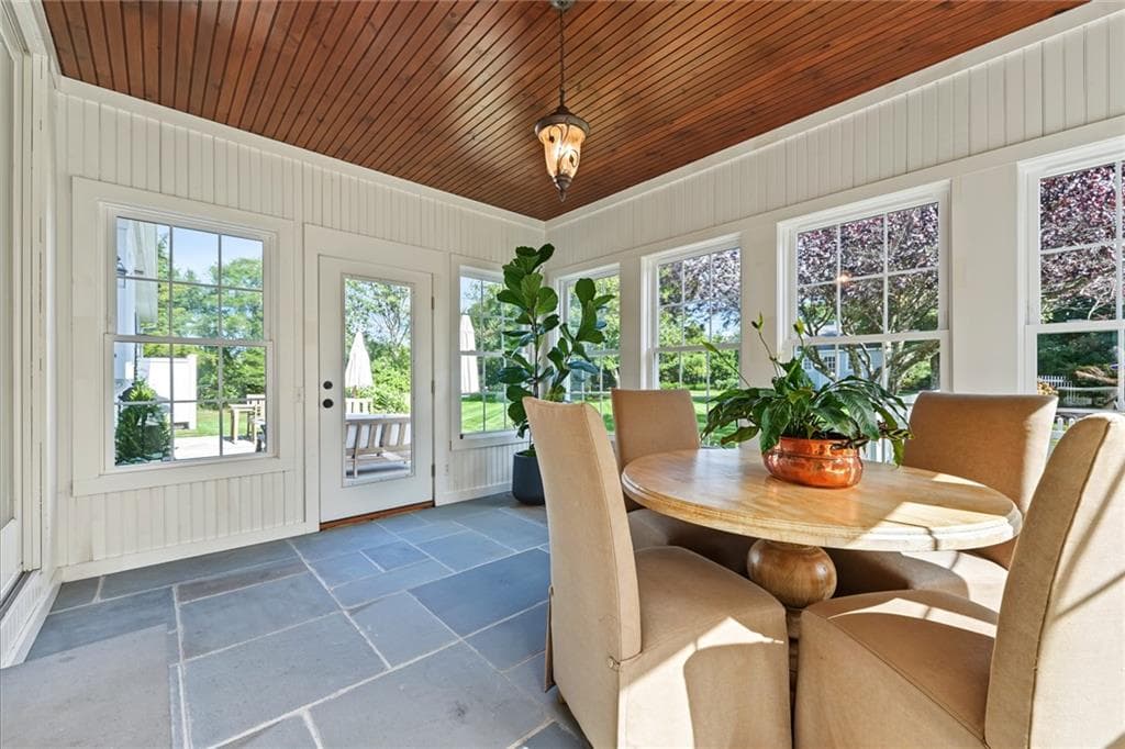 Single Family Residence at 27 Bud Browning Circle, South Kingstown, photo 26 of 50