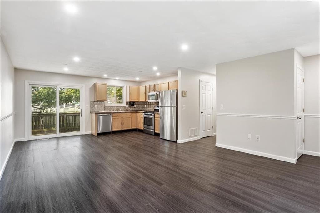 Single Family Residence at 35 Kenwood Street, Warwick, photo 12 of 39