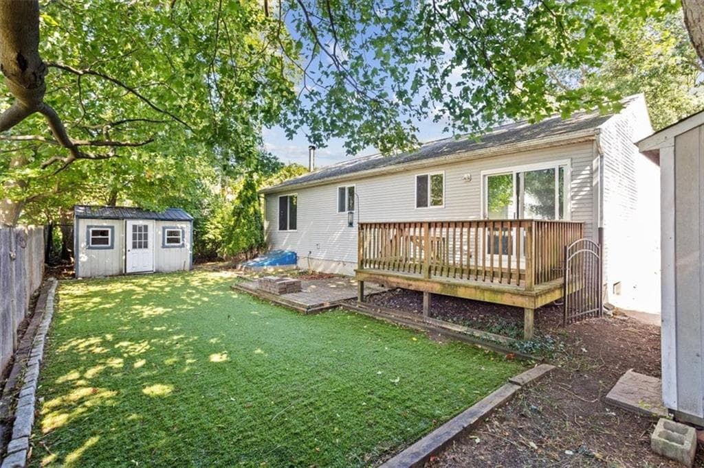 Single Family Residence at 35 Kenwood Street, Warwick, photo 7 of 39