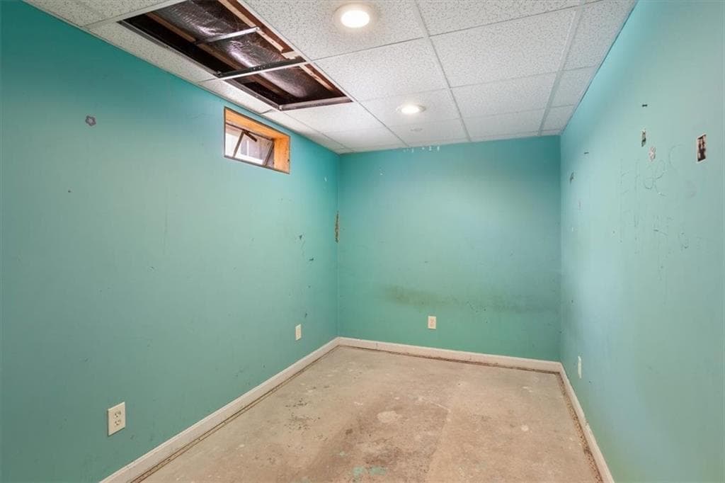 Single Family Residence at 35 Kenwood Street, Warwick, photo 36 of 39