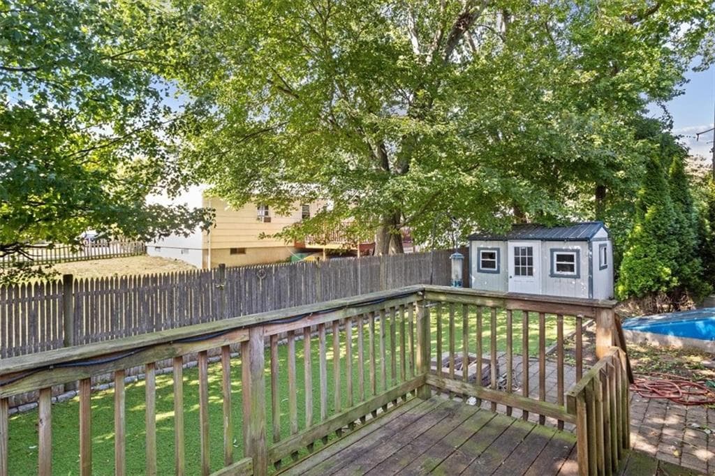 Single Family Residence at 35 Kenwood Street, Warwick, photo 10 of 39