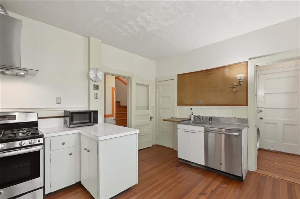 Single Family Residence at 183 Brown Street, Providence, photo 20 of 50