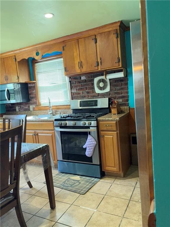 Single Family Residence at 40 Standish Avenue, Providence, photo 17 of 34