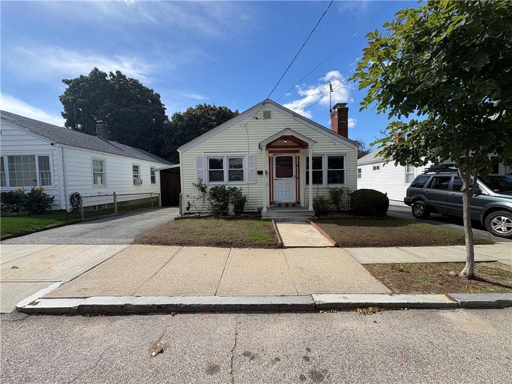 Single Family Residence at 40 Standish Avenue, Providence, photo 5 of 34