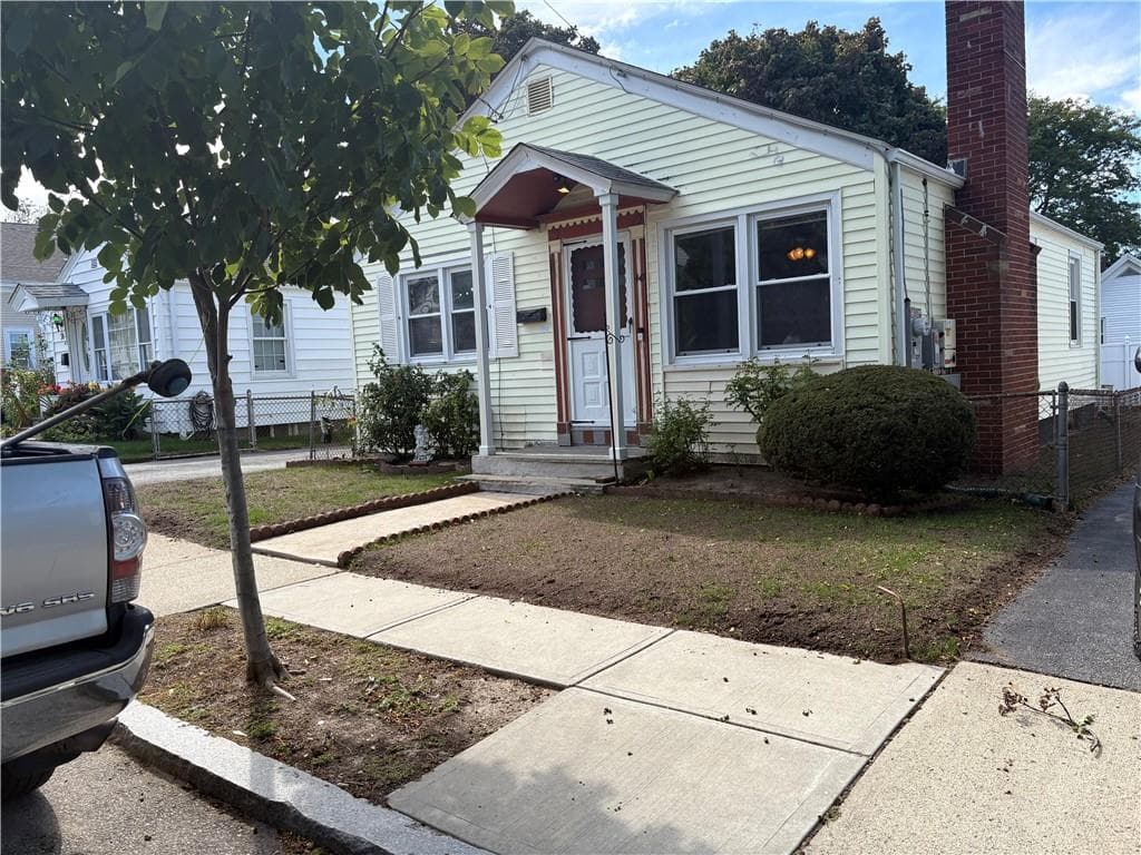 Single Family Residence at 40 Standish Avenue, Providence, photo 11 of 34