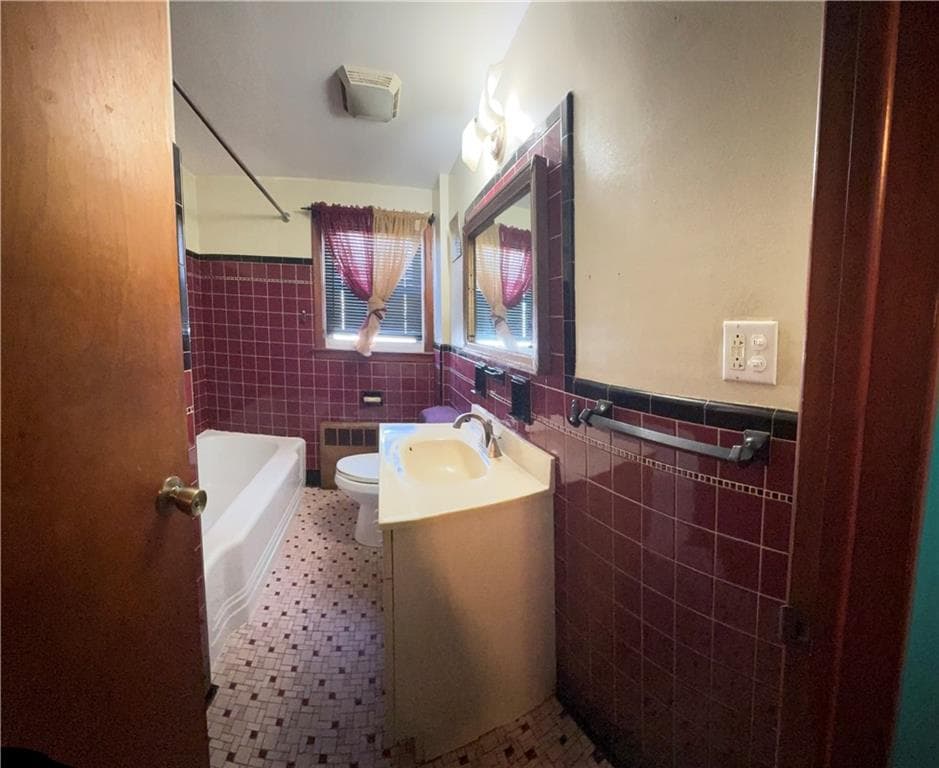 Single Family Residence at 40 Standish Avenue, Providence, photo 25 of 34