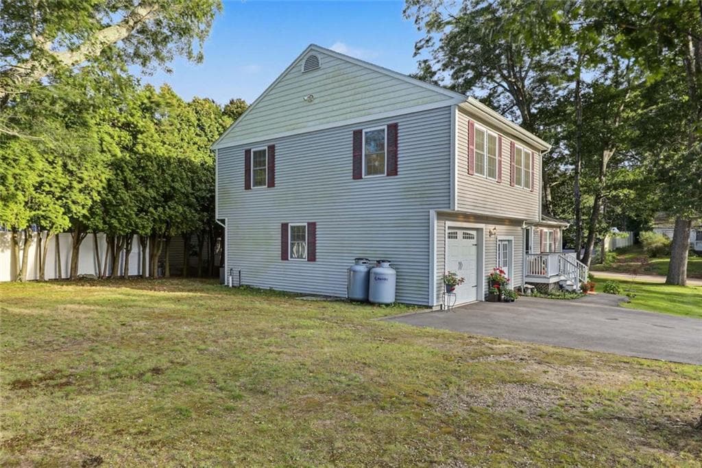 Single Family Residence at 23 Shadbush Trail, Narragansett, photo 39 of 44
