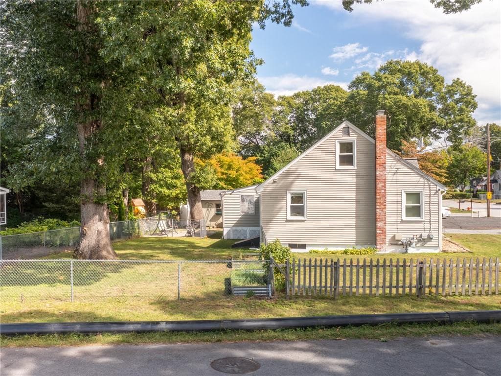 Single Family Residence at 73 Salix Street, Warwick, photo 27 of 28