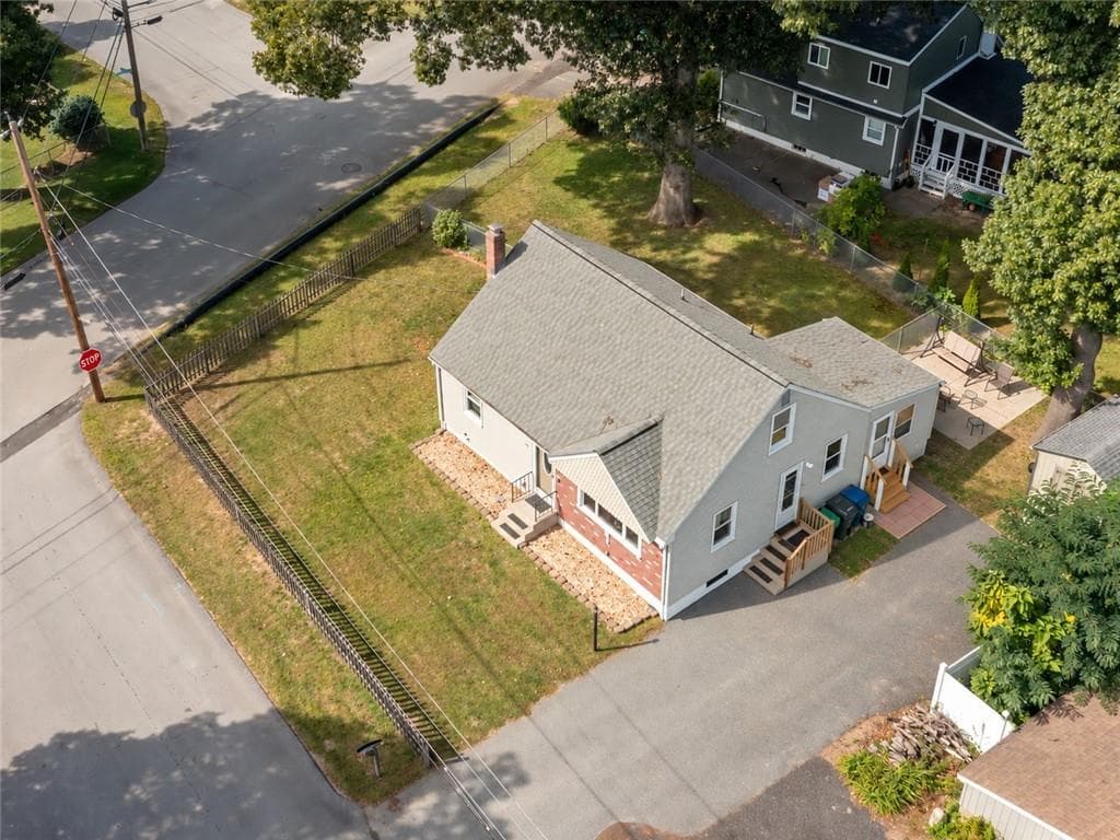 Single Family Residence at 73 Salix Street, Warwick, photo 2 of 28
