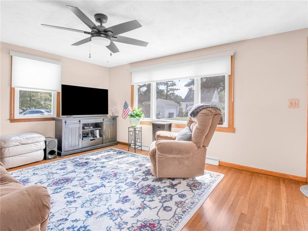 Single Family Residence at 73 Salix Street, Warwick, photo 7 of 28