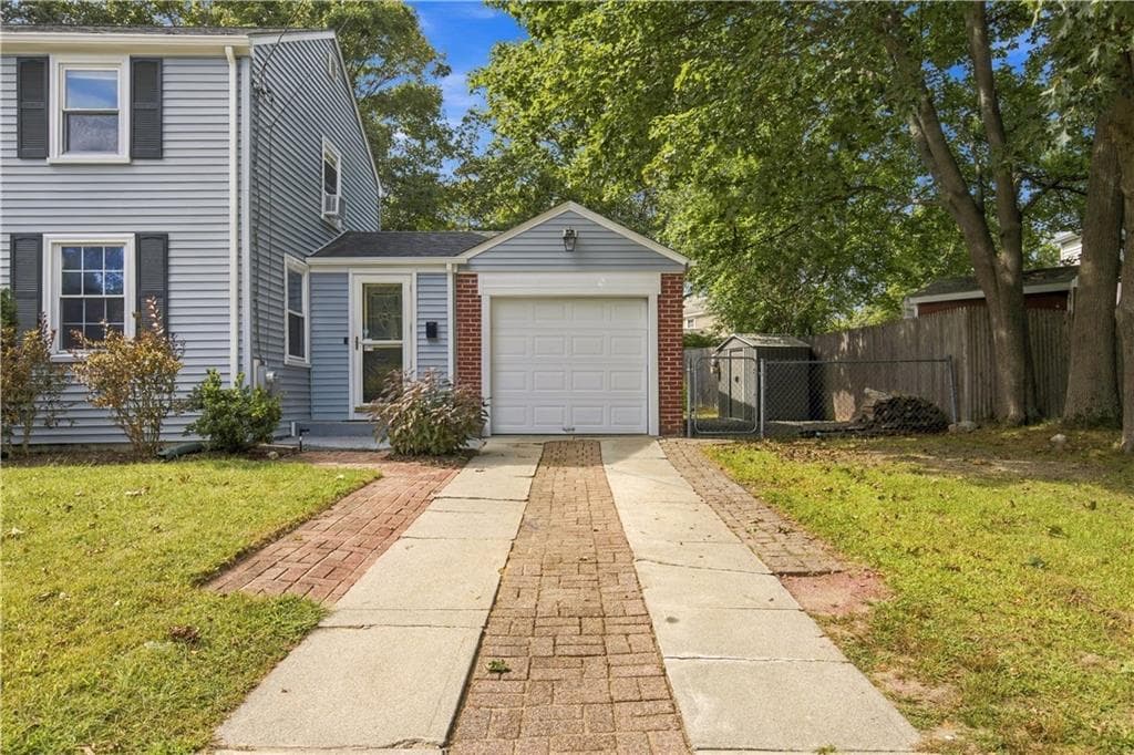 Single Family Residence at 60 Parkway Drive, Warwick, photo 3 of 33