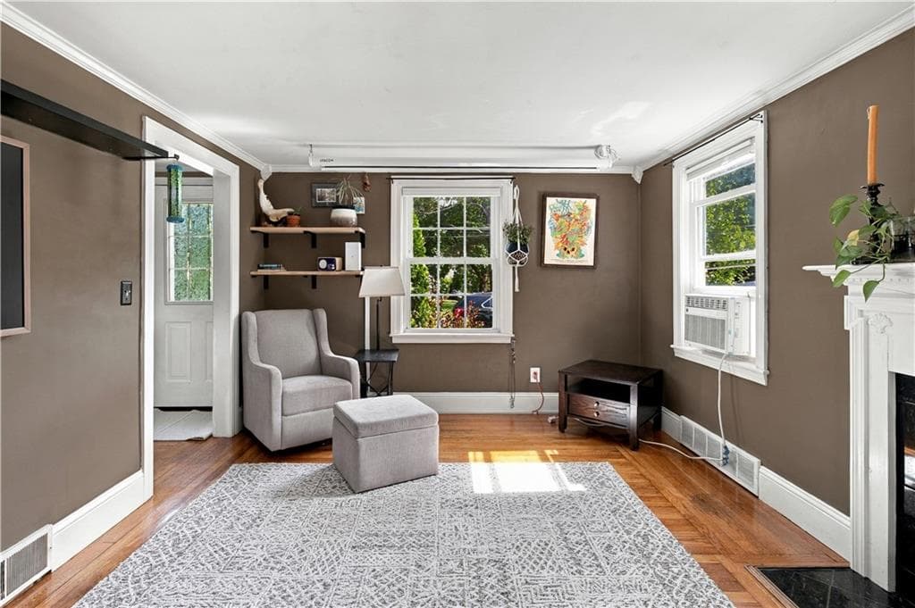 Single Family Residence at 60 Parkway Drive, Warwick, photo 11 of 33