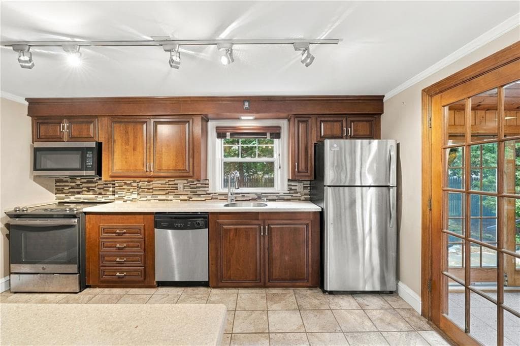 Single Family Residence at 2 Elton Circle, Cranston, photo 4 of 17