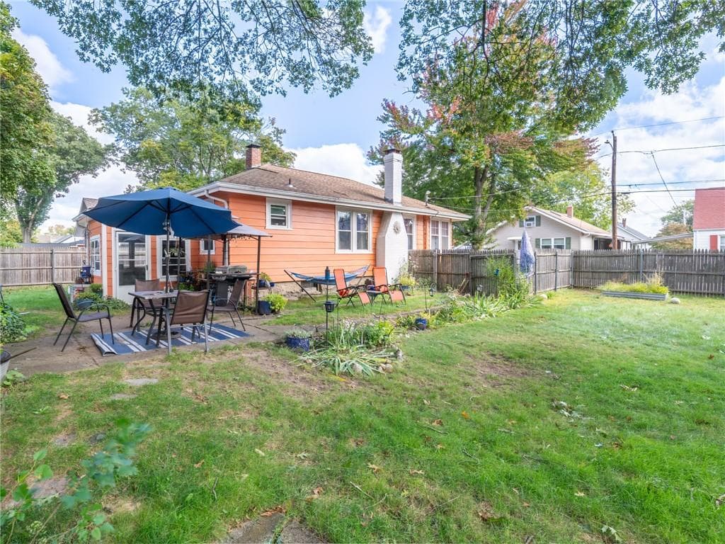 Single Family Residence at 203 Wendell Road, Warwick, photo 11 of 13