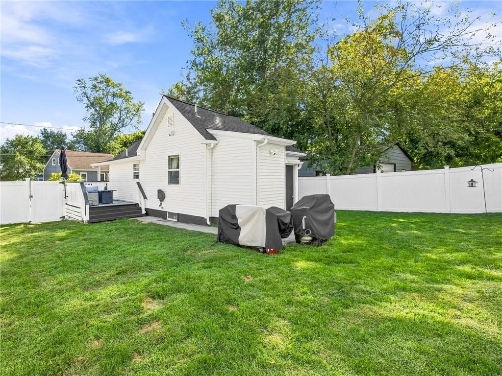 Single Family Residence at 37 Oxford Avenue, Warwick, photo 22 of 27