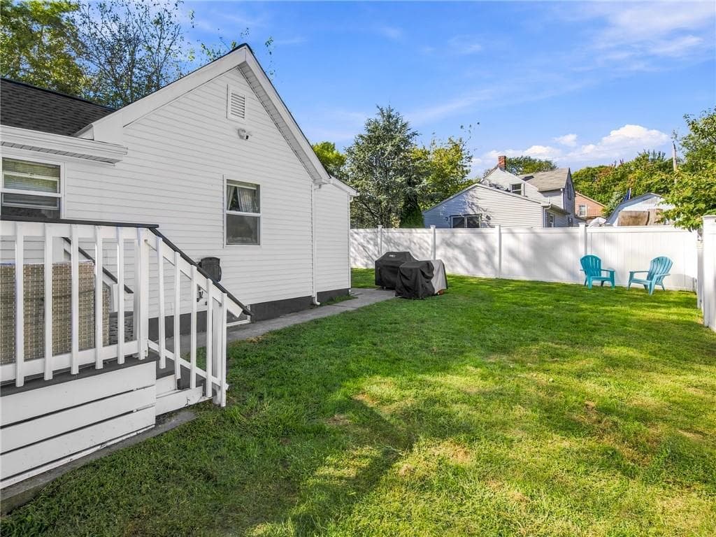 Single Family Residence at 37 Oxford Avenue, Warwick, photo 21 of 27