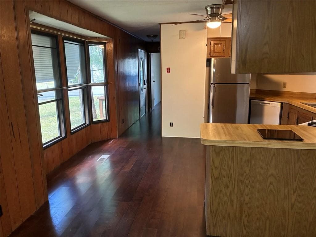 Single Family Residence at 31 Leisure Way, Coventry, photo 6 of 16