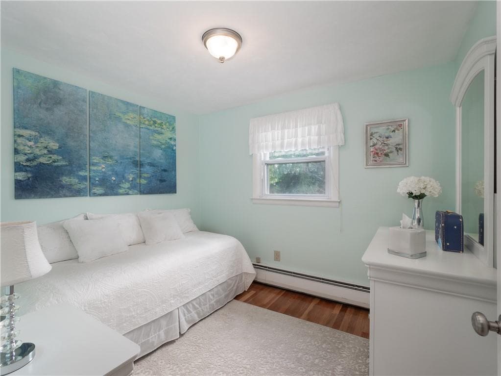 Single Family Residence at 54 Grasslands Road, East Greenwich, photo 17 of 30