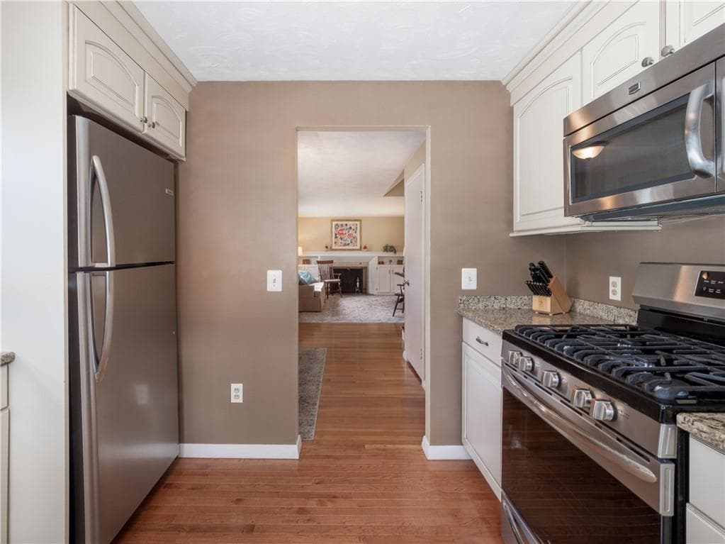 Single Family Residence at 54 Grasslands Road, East Greenwich, photo 12 of 30