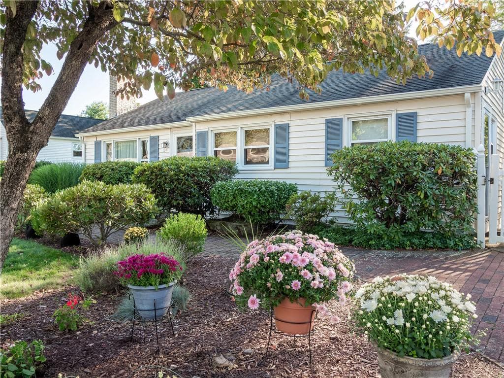 Single Family Residence at 54 Grasslands Road, East Greenwich, photo 3 of 30