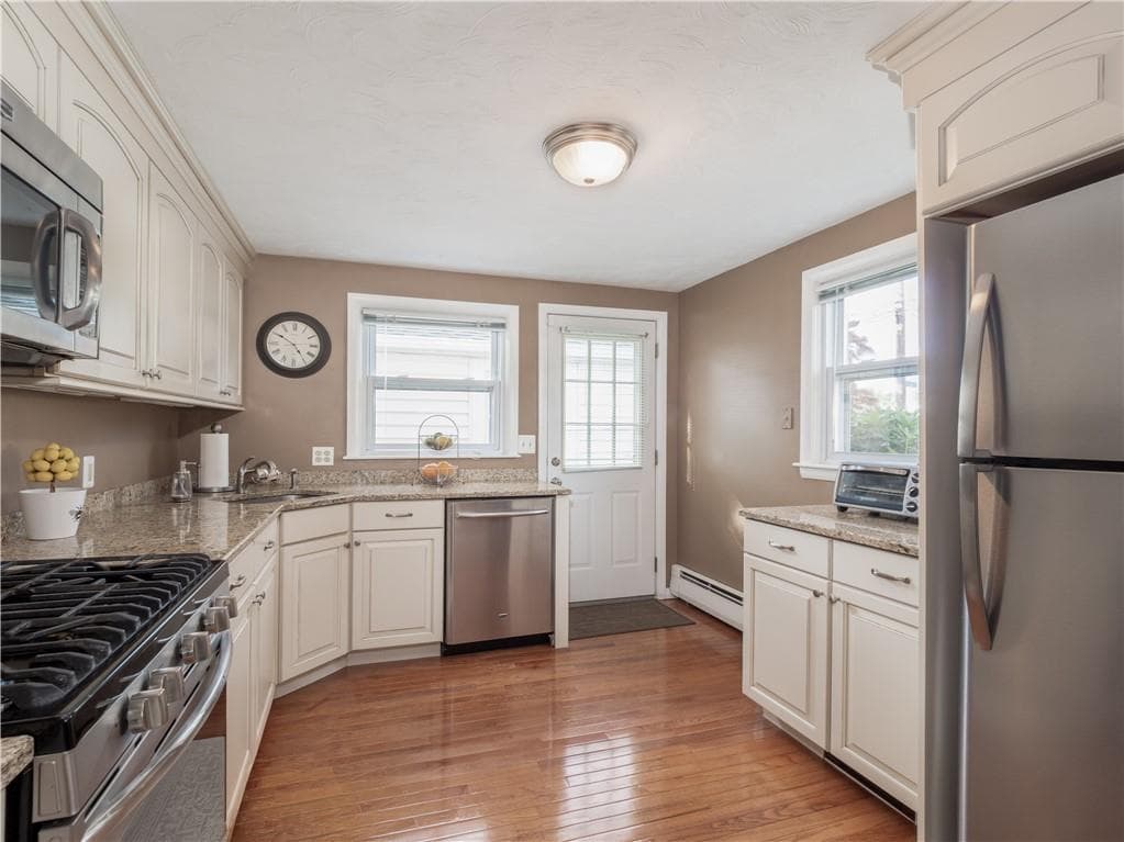 Single Family Residence at 54 Grasslands Road, East Greenwich, photo 10 of 30