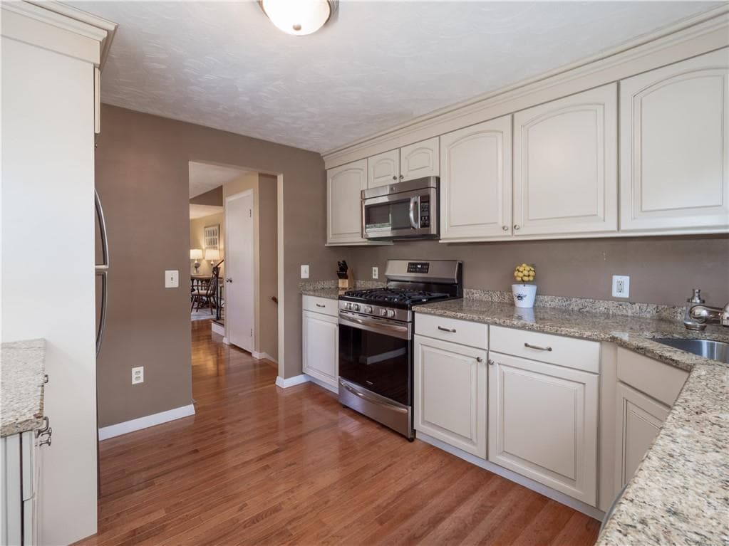 Single Family Residence at 54 Grasslands Road, East Greenwich, photo 11 of 30