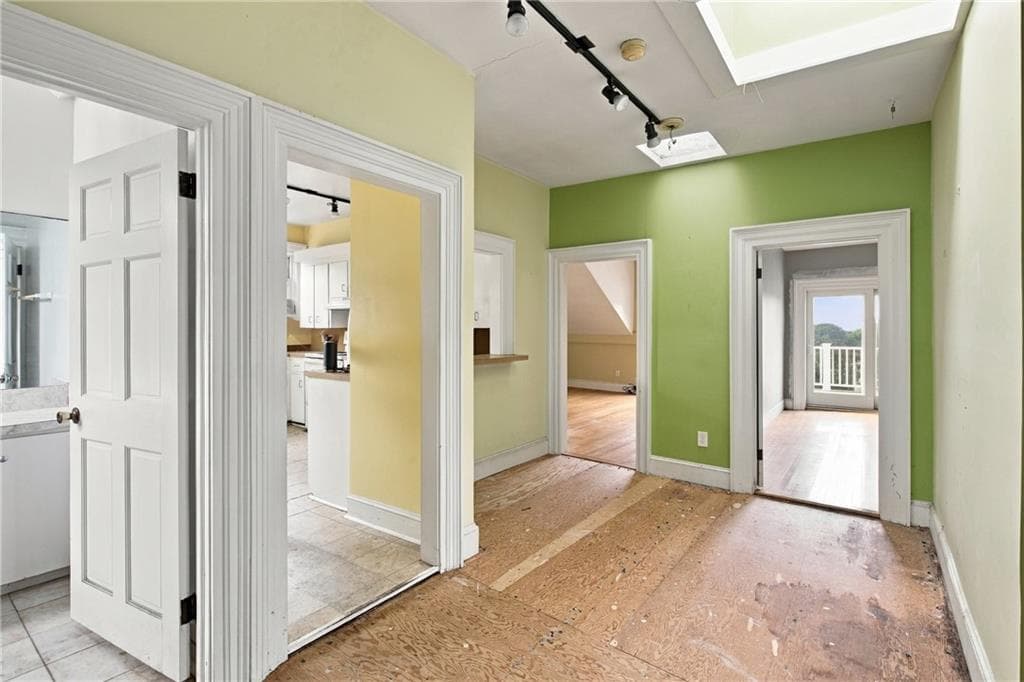 Condominium at 46 Chastellux Avenue UNIT M7, Newport, photo 6 of 20