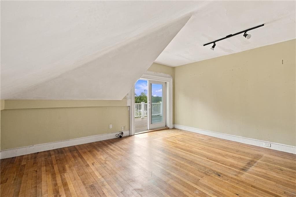 Condominium at 46 Chastellux Avenue UNIT M7, Newport, photo 12 of 20