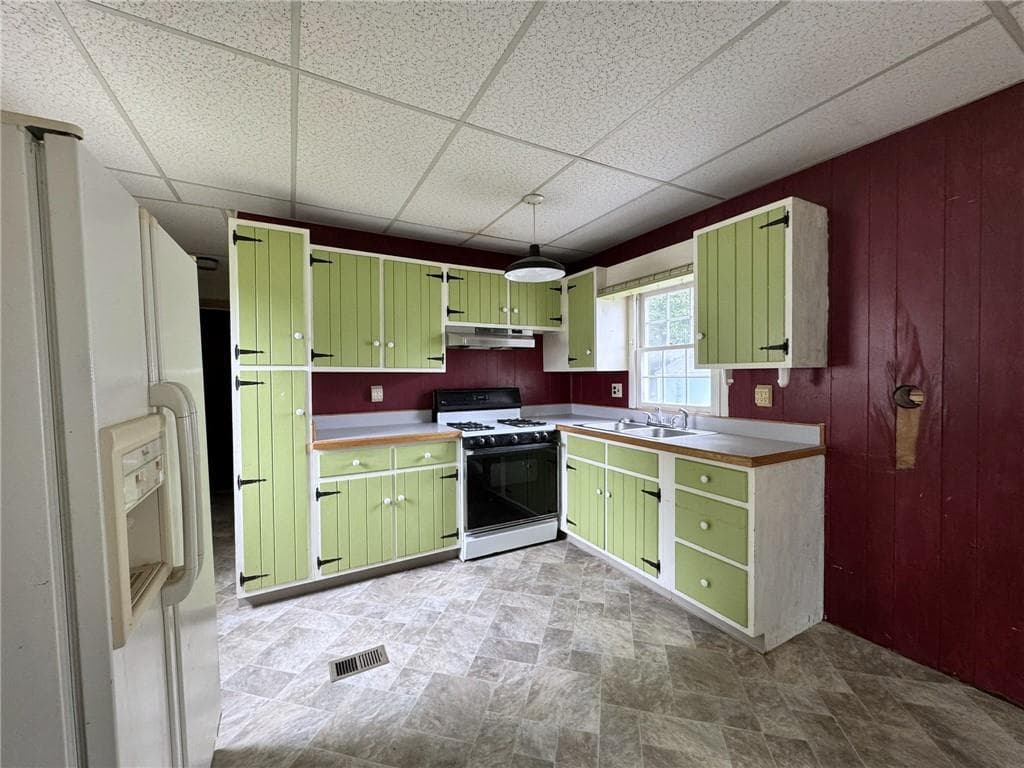 Single Family Residence at 32 Torch Lane, Coventry, photo 15 of 29
