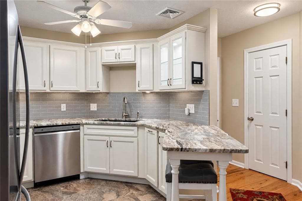 Condominium at 2 School Street UNIT 125, Lincoln, photo 8 of 20