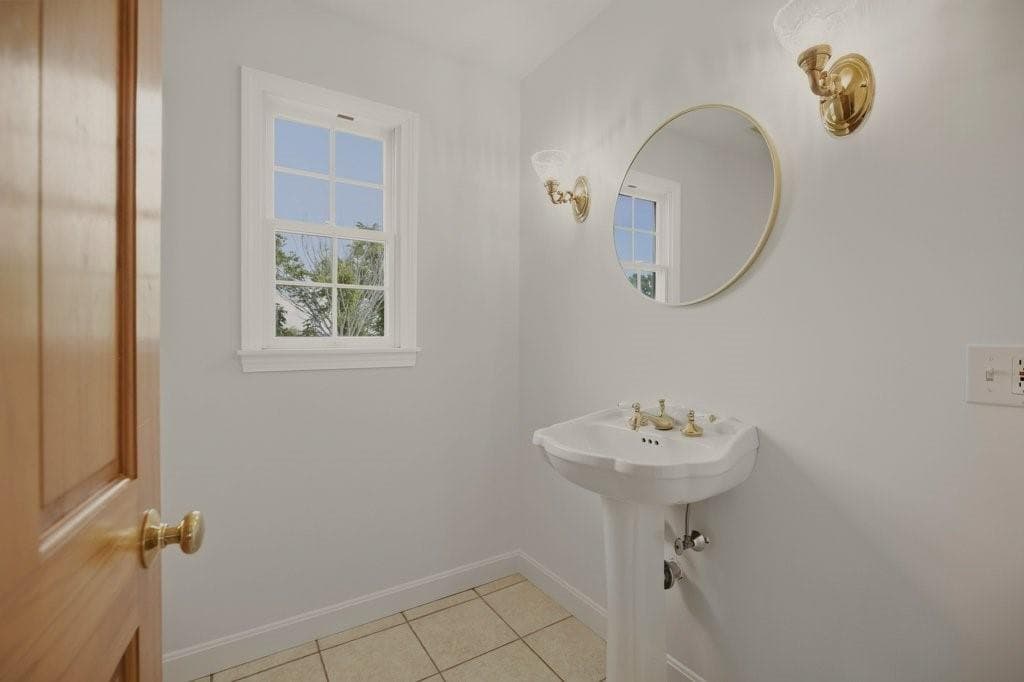 Single Family Residence at 139 Lambie Circle, Portsmouth, photo 27 of 50