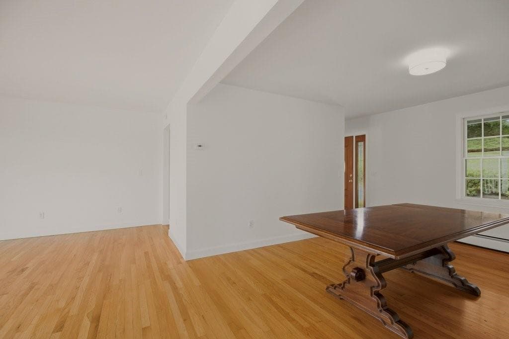 Single Family Residence at 139 Lambie Circle, Portsmouth, photo 6 of 50