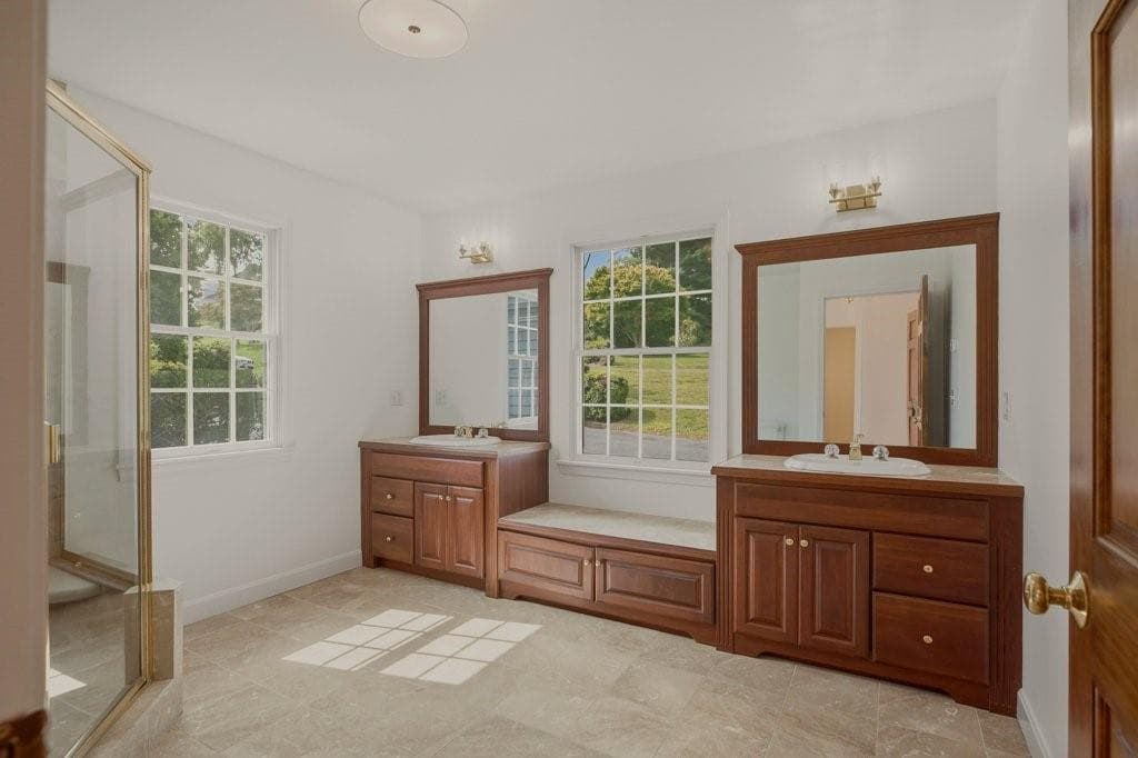 Single Family Residence at 139 Lambie Circle, Portsmouth, photo 13 of 50