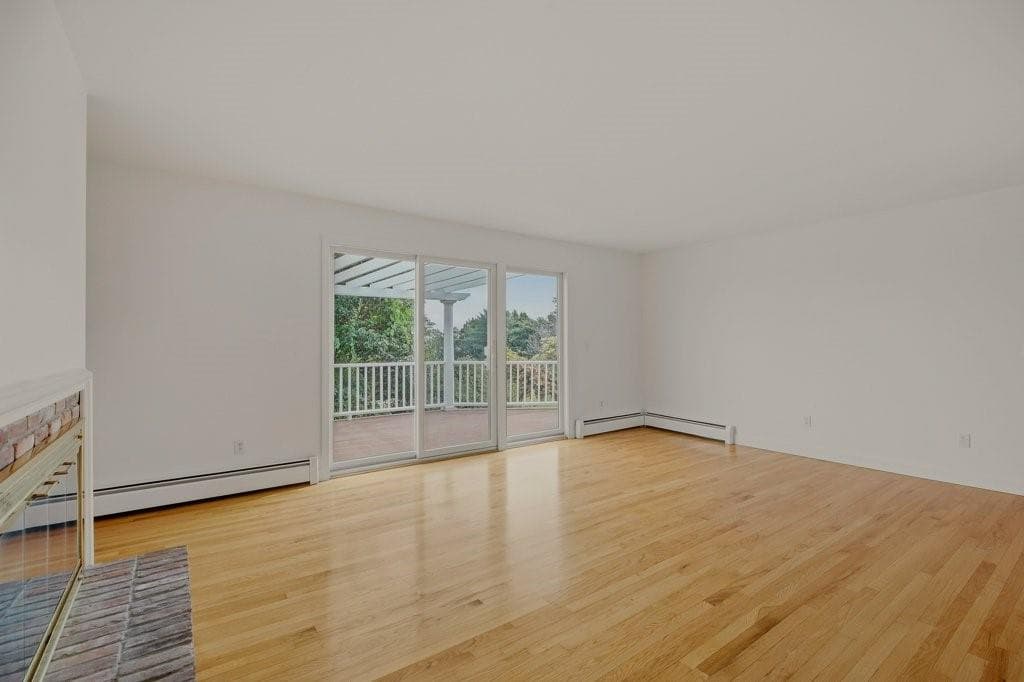Single Family Residence at 139 Lambie Circle, Portsmouth, photo 5 of 50