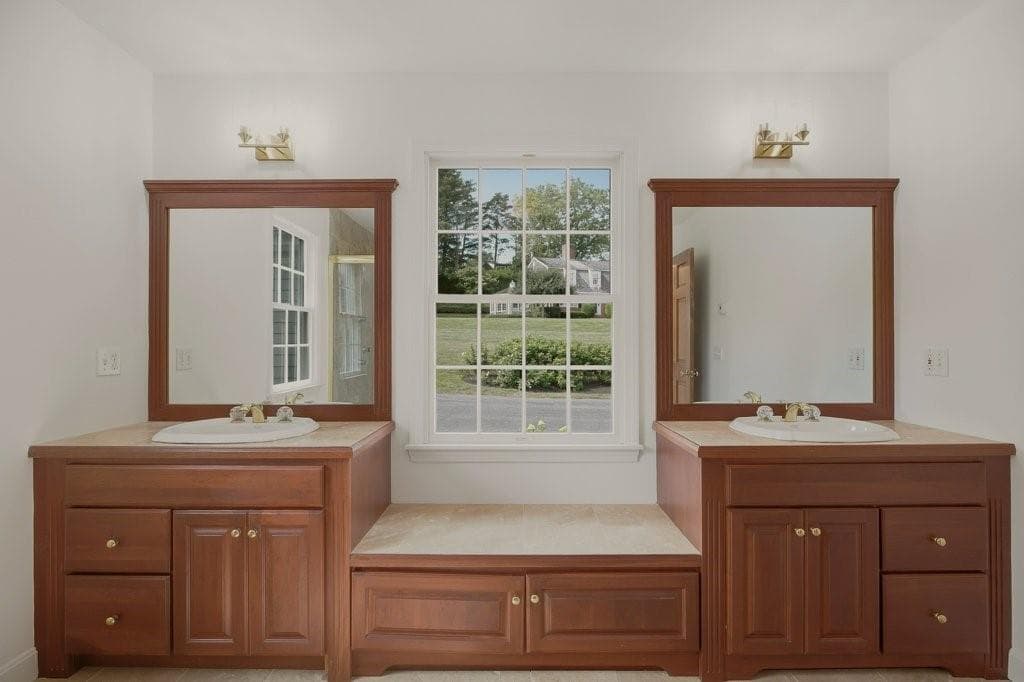 Single Family Residence at 139 Lambie Circle, Portsmouth, photo 14 of 50