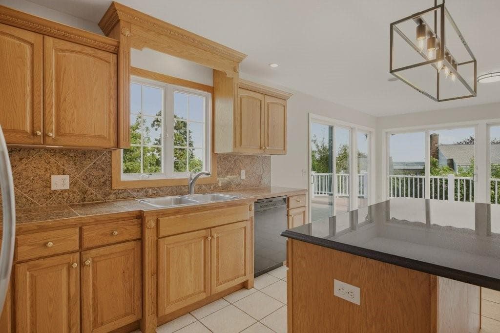 Single Family Residence at 139 Lambie Circle, Portsmouth, photo 18 of 50