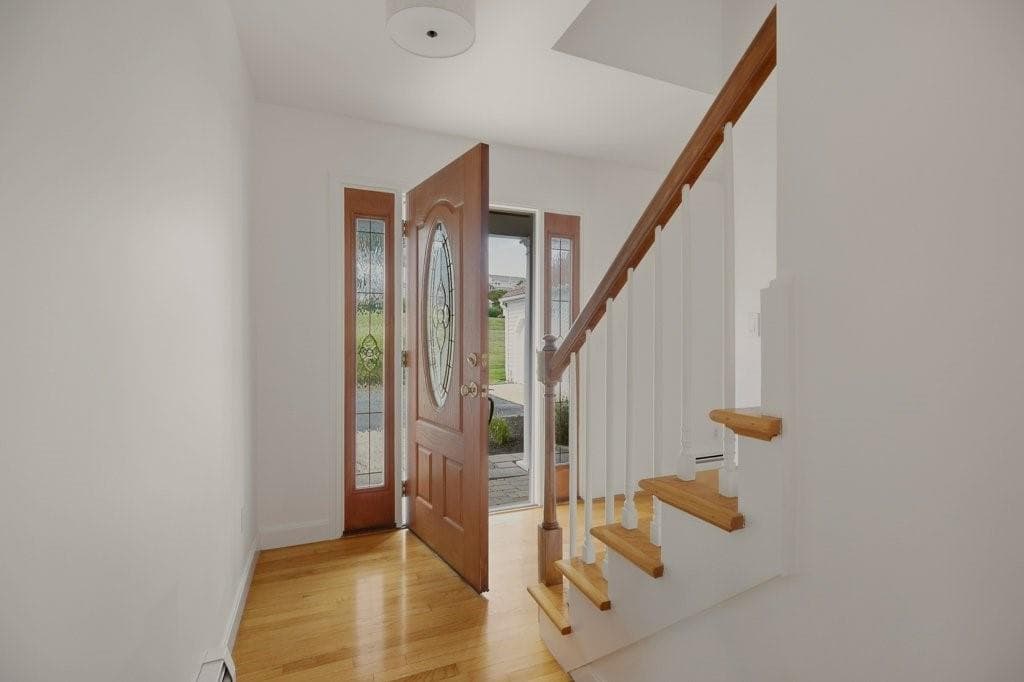 Single Family Residence at 139 Lambie Circle, Portsmouth, photo 4 of 50