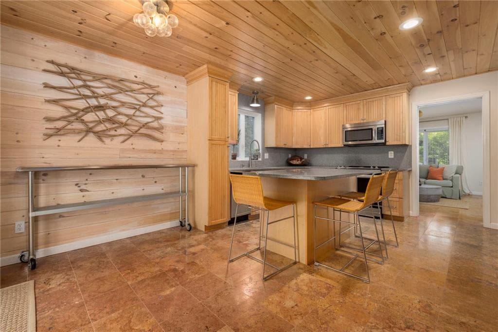 Single Family Residence at 388 Shore acres Avenue, North Kingstown, photo 12 of 31