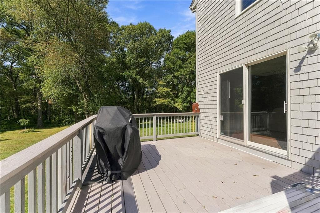 Single Family Residence at 10 Erin Drive, South Kingstown, photo 5 of 43