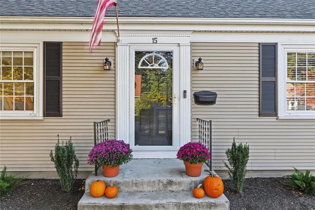 Single Family Residence at 15 River Road, Lincoln, photo 4 of 47