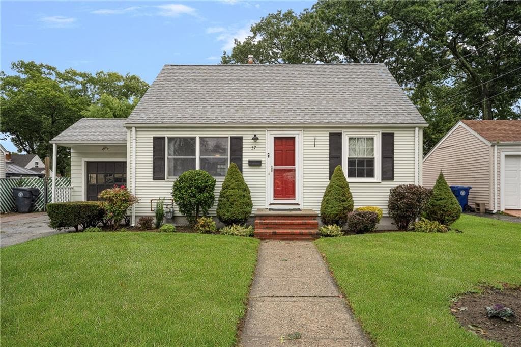 Single Family Residence at 37 Haverford Road, Warwick, photo 2 of 27